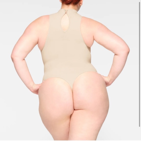 NTW SKIMS HIGH NECK THONG BODYSUIT - Cream sand - Picture 4 of 4